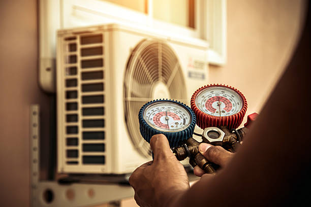 Professional Hvac technician working in Stony Point, MI